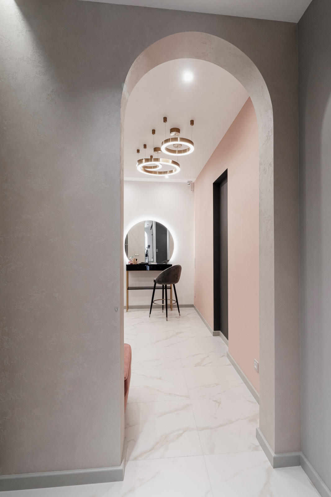 Cалон «Монополия красоты». Нанесение декоративной штукатурки