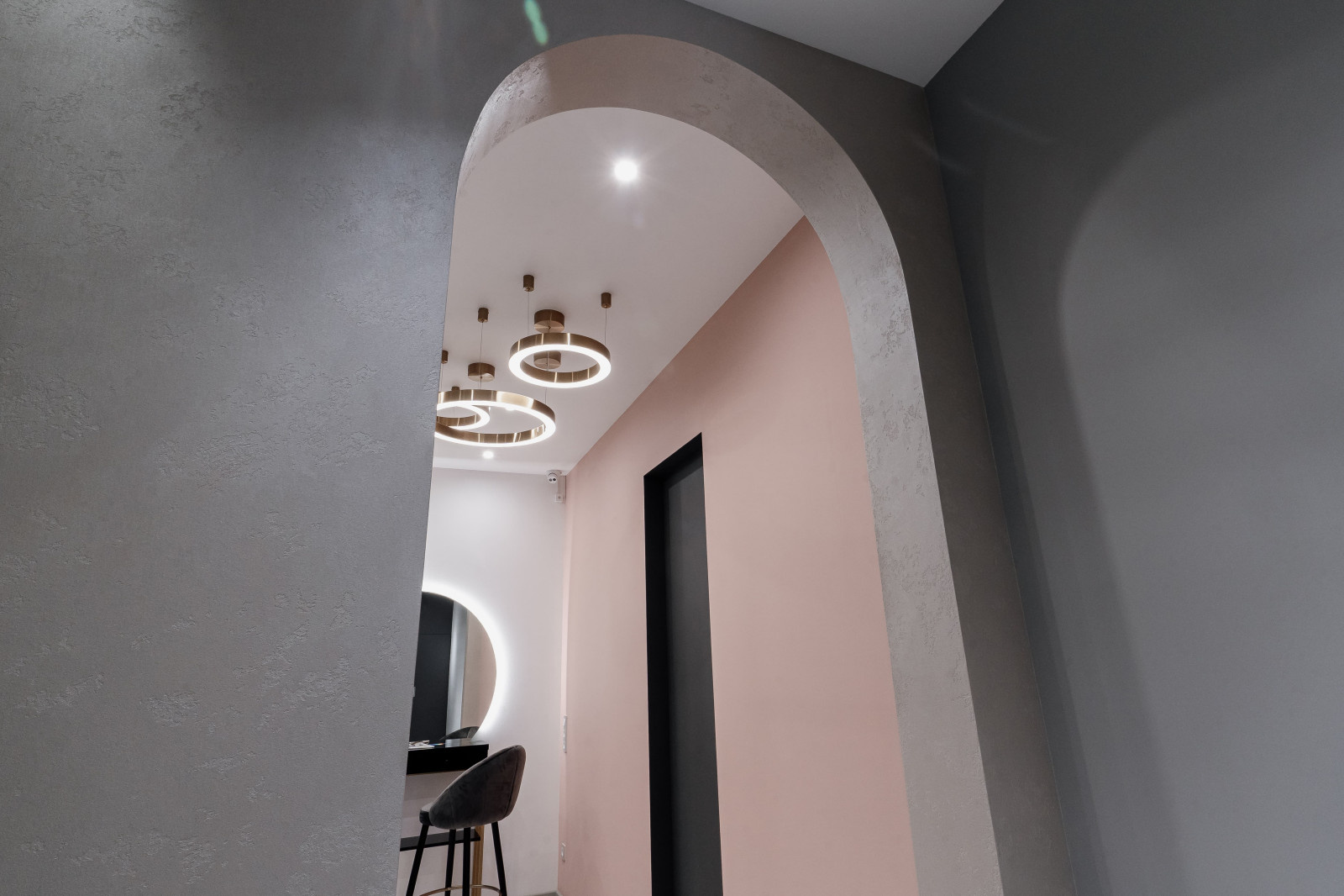 Cалон «Монополия красоты». Нанесение декоративной штукатурки