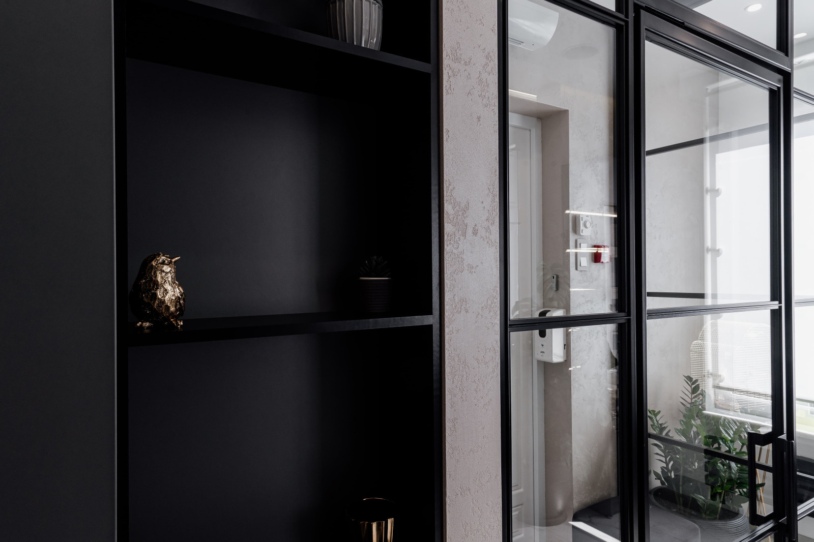 Cалон «Монополия красоты». Нанесение декоративной штукатурки