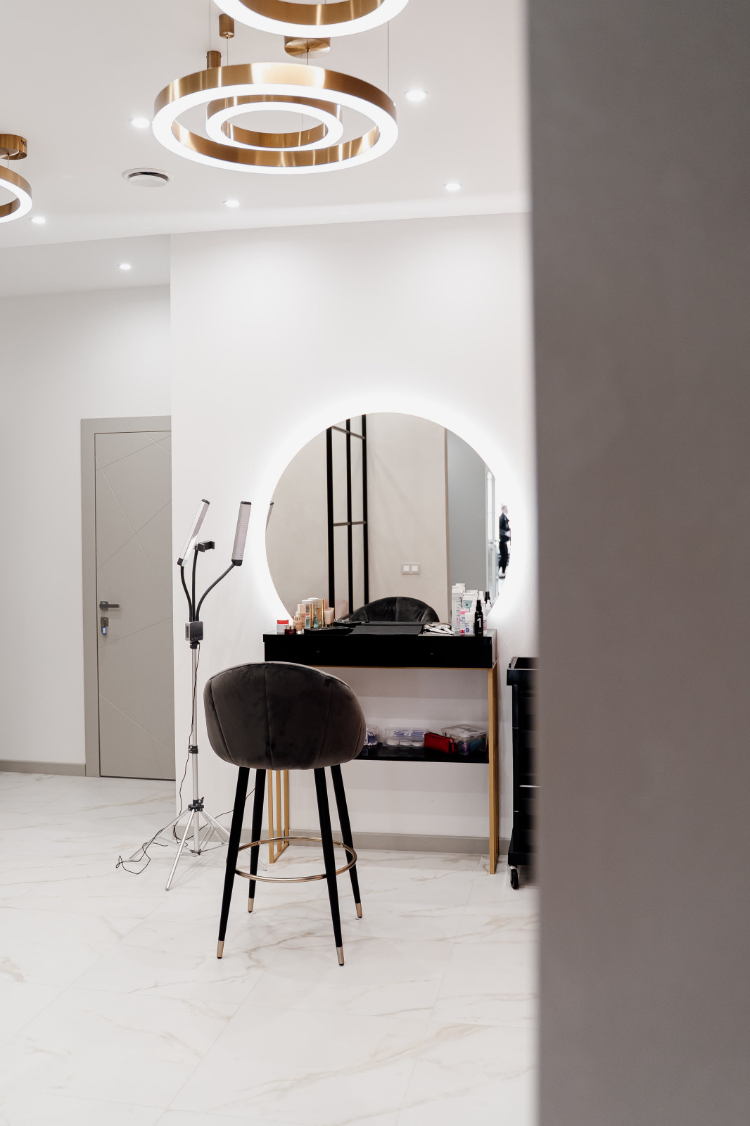 Cалон «Монополия красоты». Нанесение декоративной штукатурки