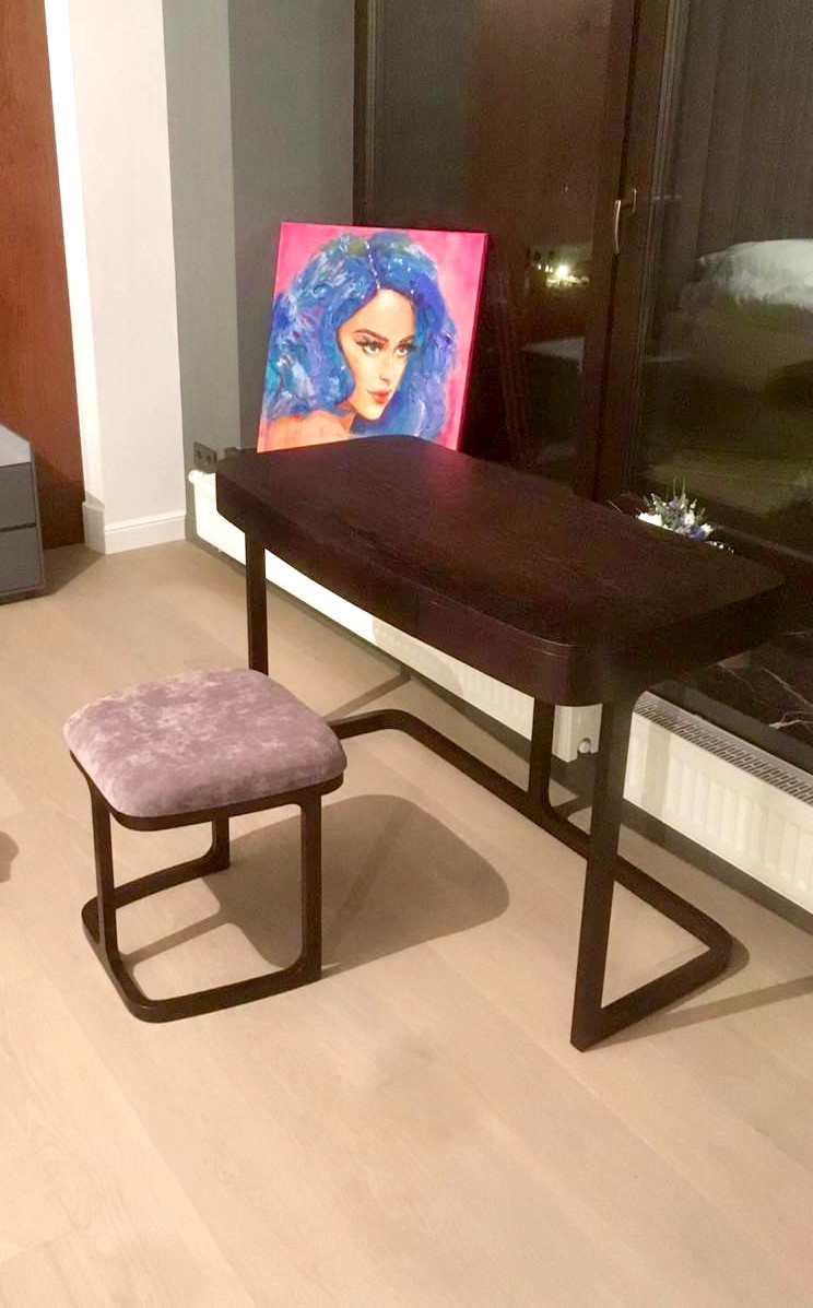 Стол и стул в спальню