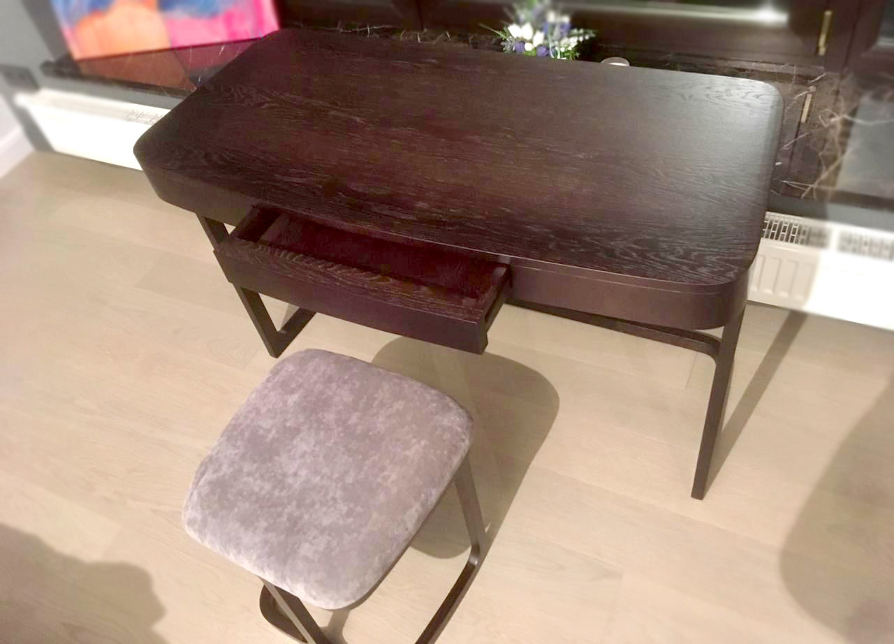 Обложка проекта: Стол и стул в спальню