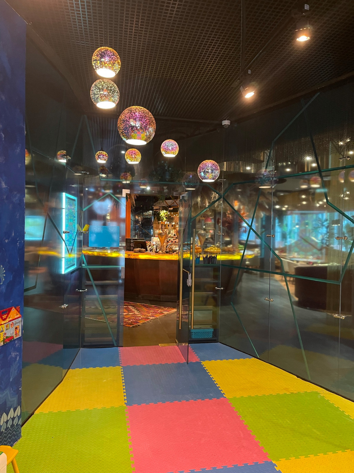 Стеклянные перегородки. Чайхана