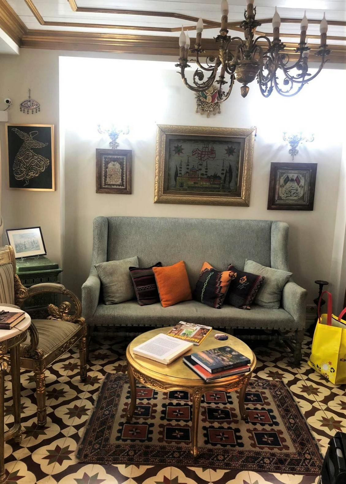 холл  в стили Шебби-шик