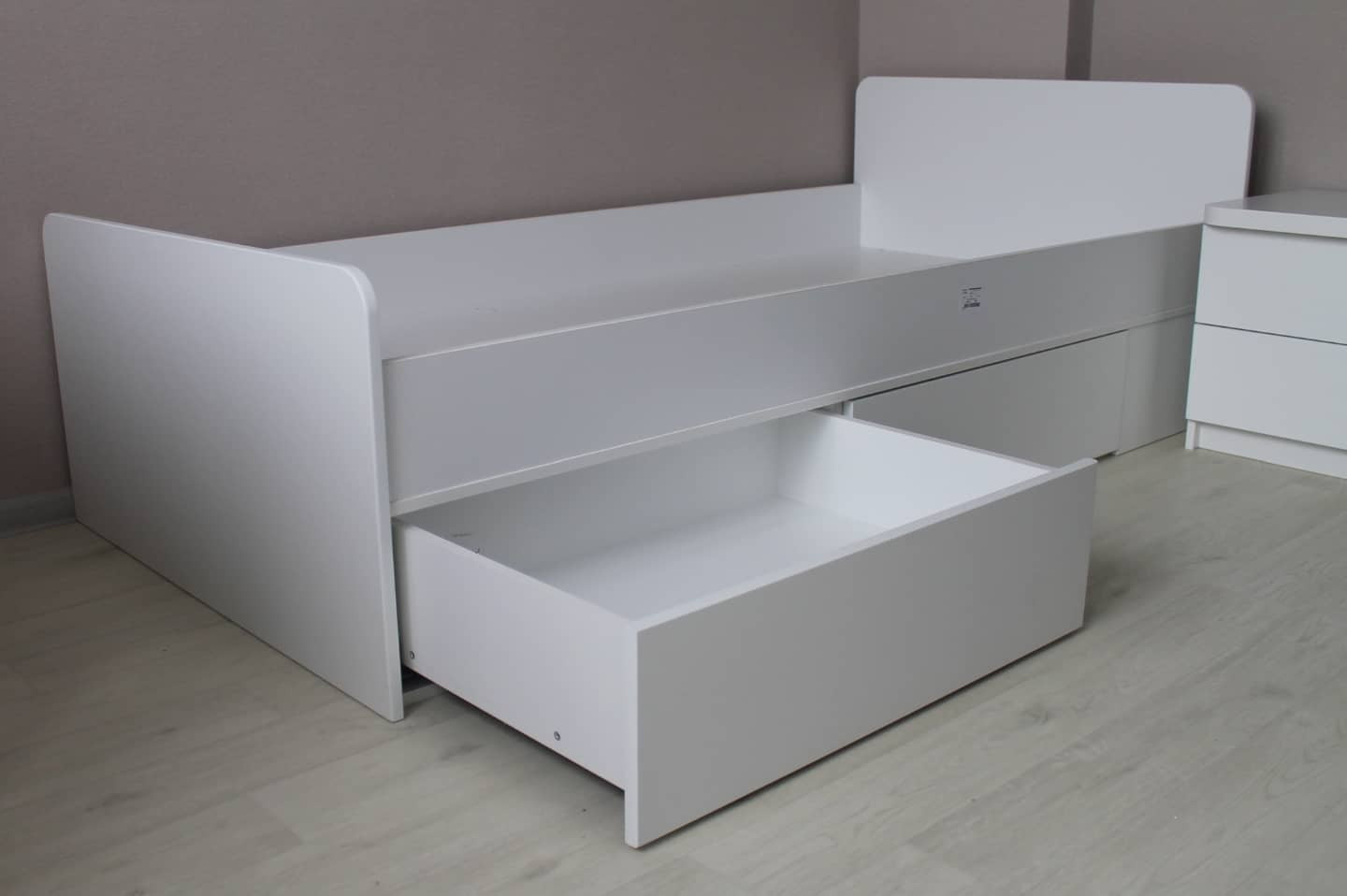 Белая детская в стиле минимализм