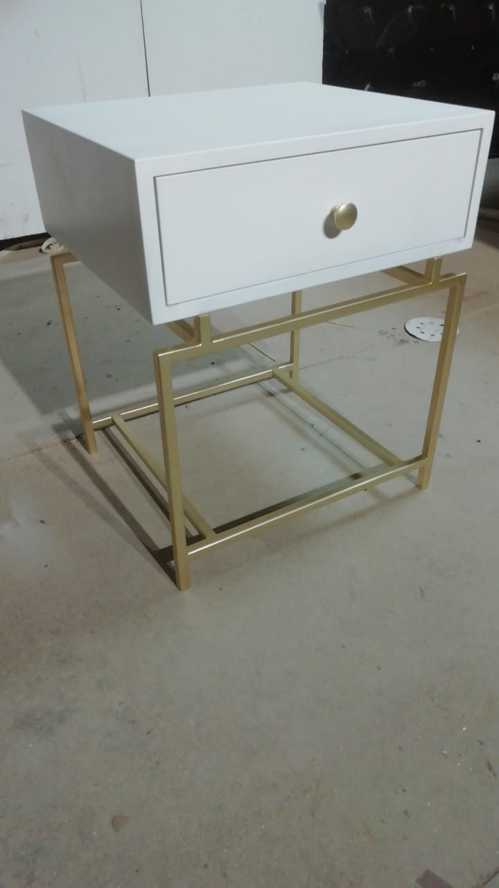 Кровать с Мягкой становой панелью с профилем