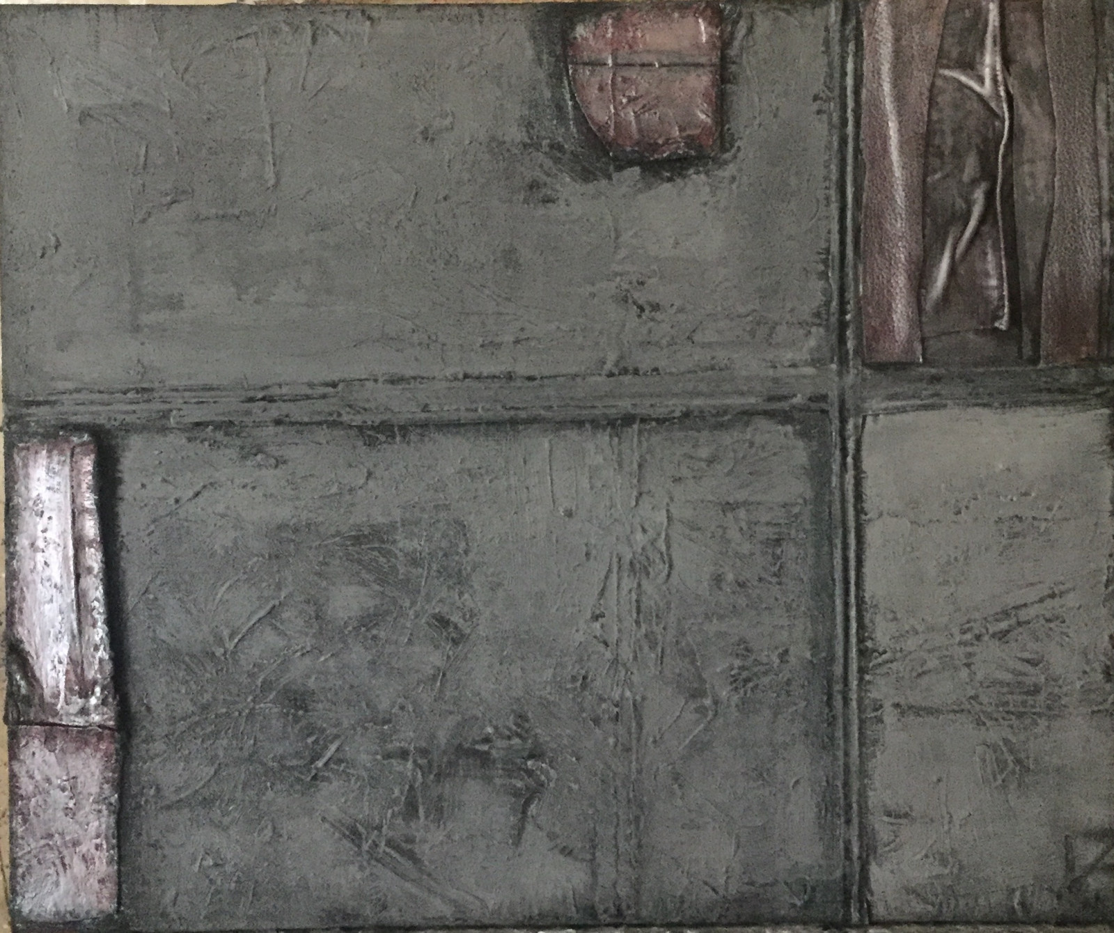 Композиция с кожей в серебре