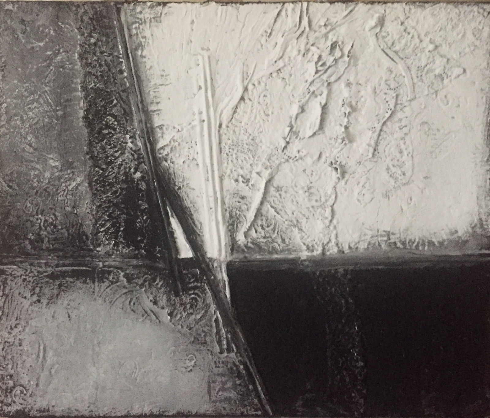 Черно-белая композиция с кружевом