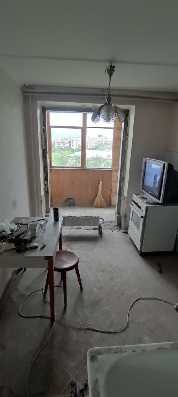 Демонтаж подоконной зоны