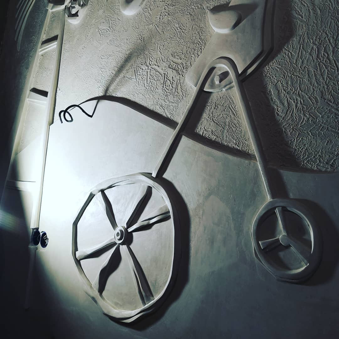 Барельеф в детской комнате