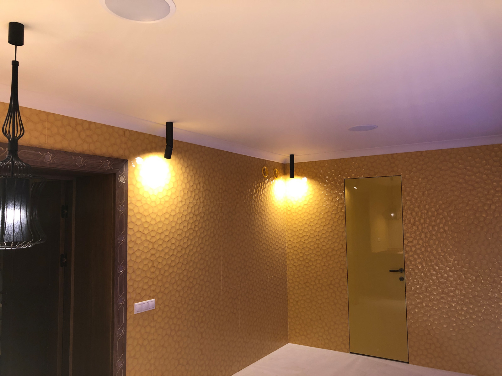 Приватный домашний кинотеатр в восточном стиле