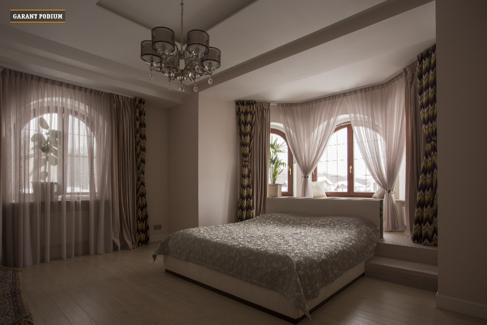 Нежный подиум-кровать для загородного дома.