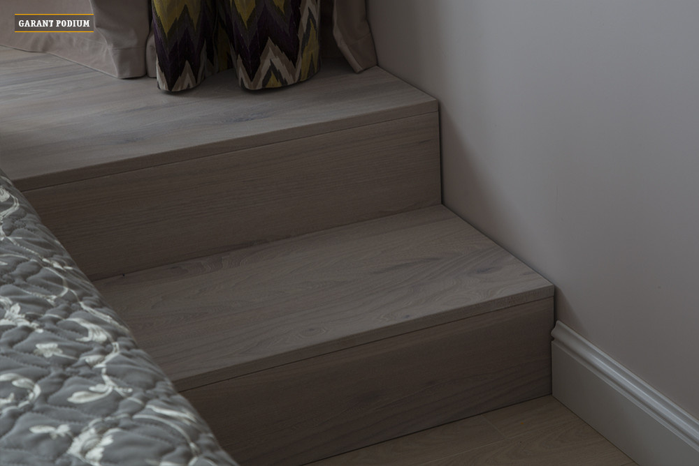 Нежный подиум-кровать для загородного дома.