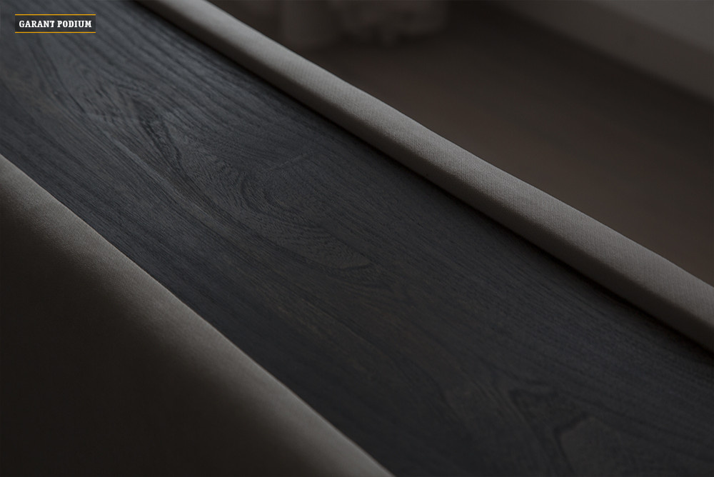 Нежный подиум-кровать для загородного дома.