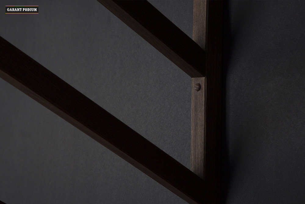 Подиум с динамичной перегородкой.