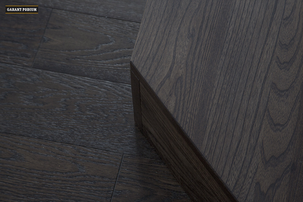 Подиум с динамичной перегородкой.