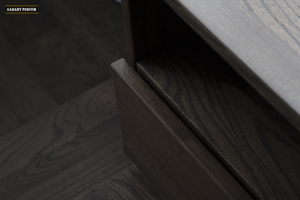 Подиум с динамичной перегородкой.