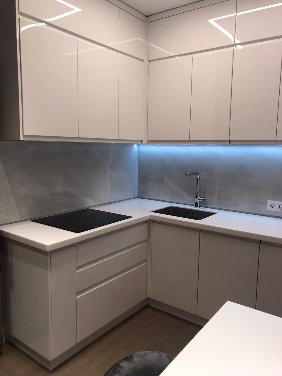 Белый глянец