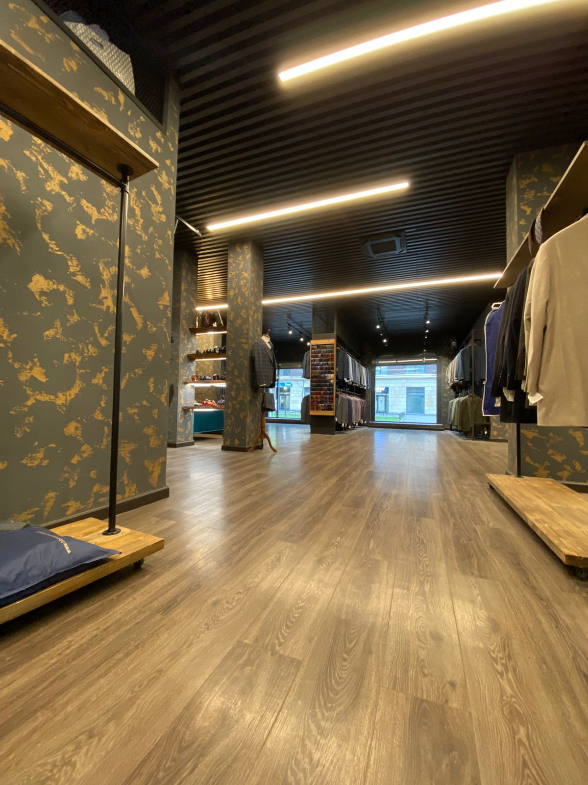 Магазин одежды на Полтавском проезде