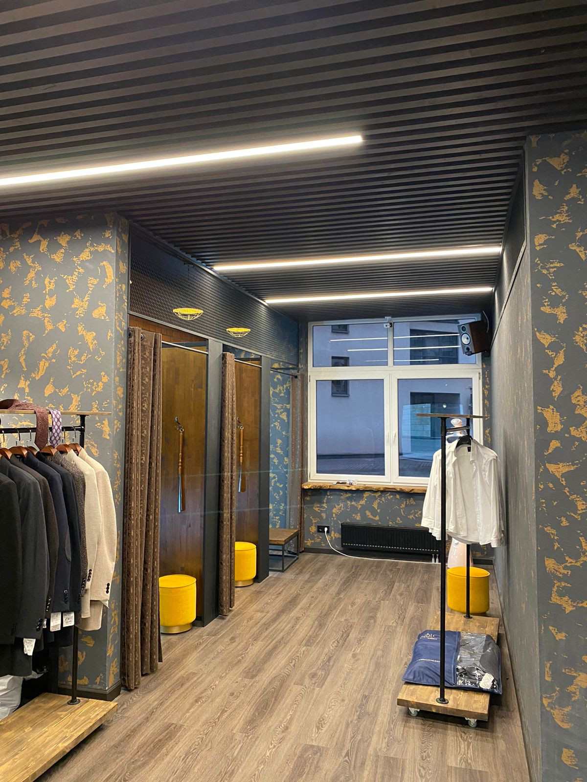 Магазин одежды на Полтавском проезде