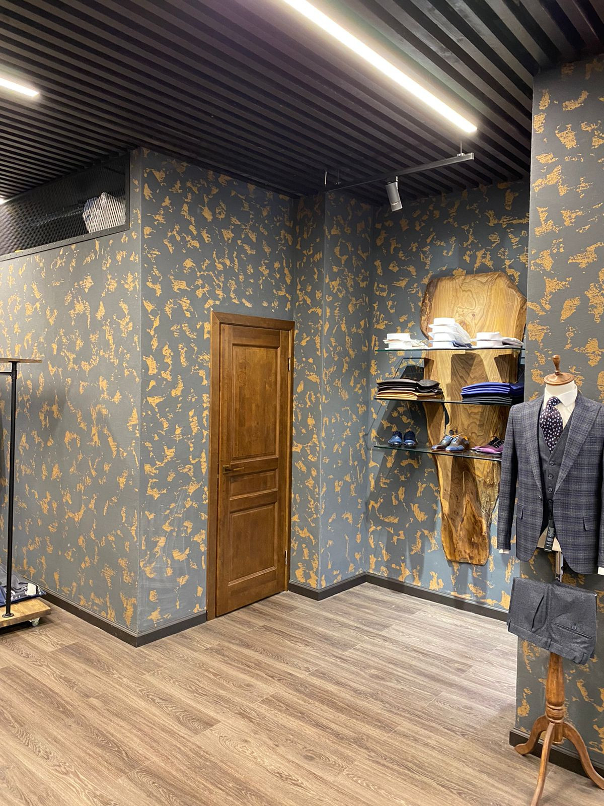 Магазин одежды на Полтавском проезде