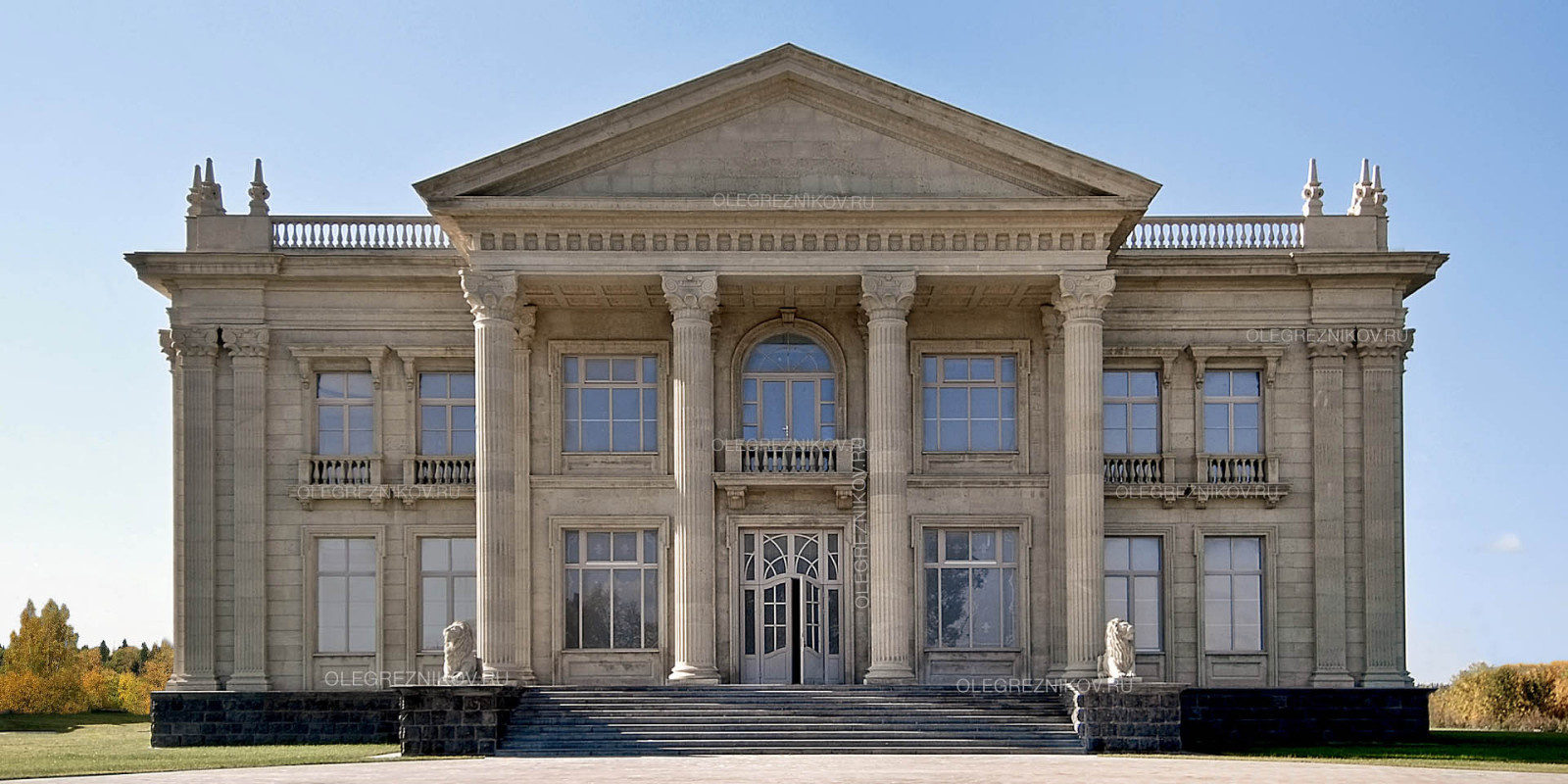 Дом со львами