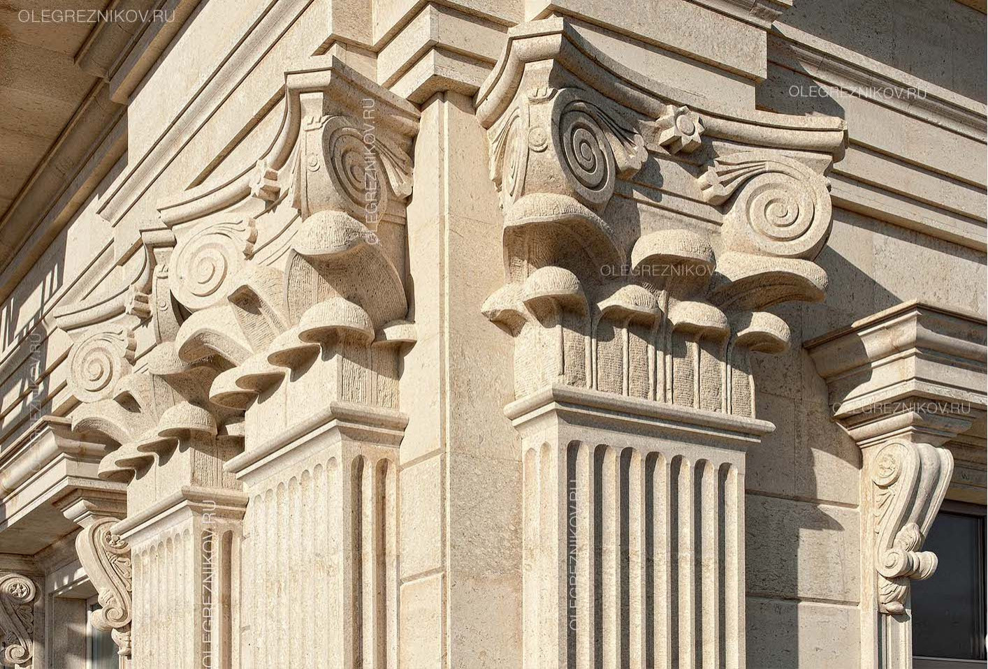 Дом со львами