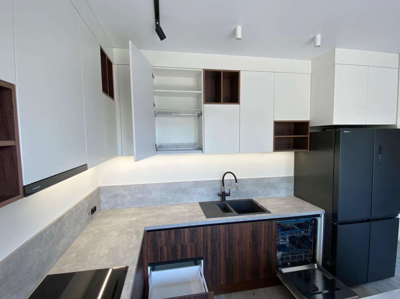 Кухня из пластика для Загородного дома