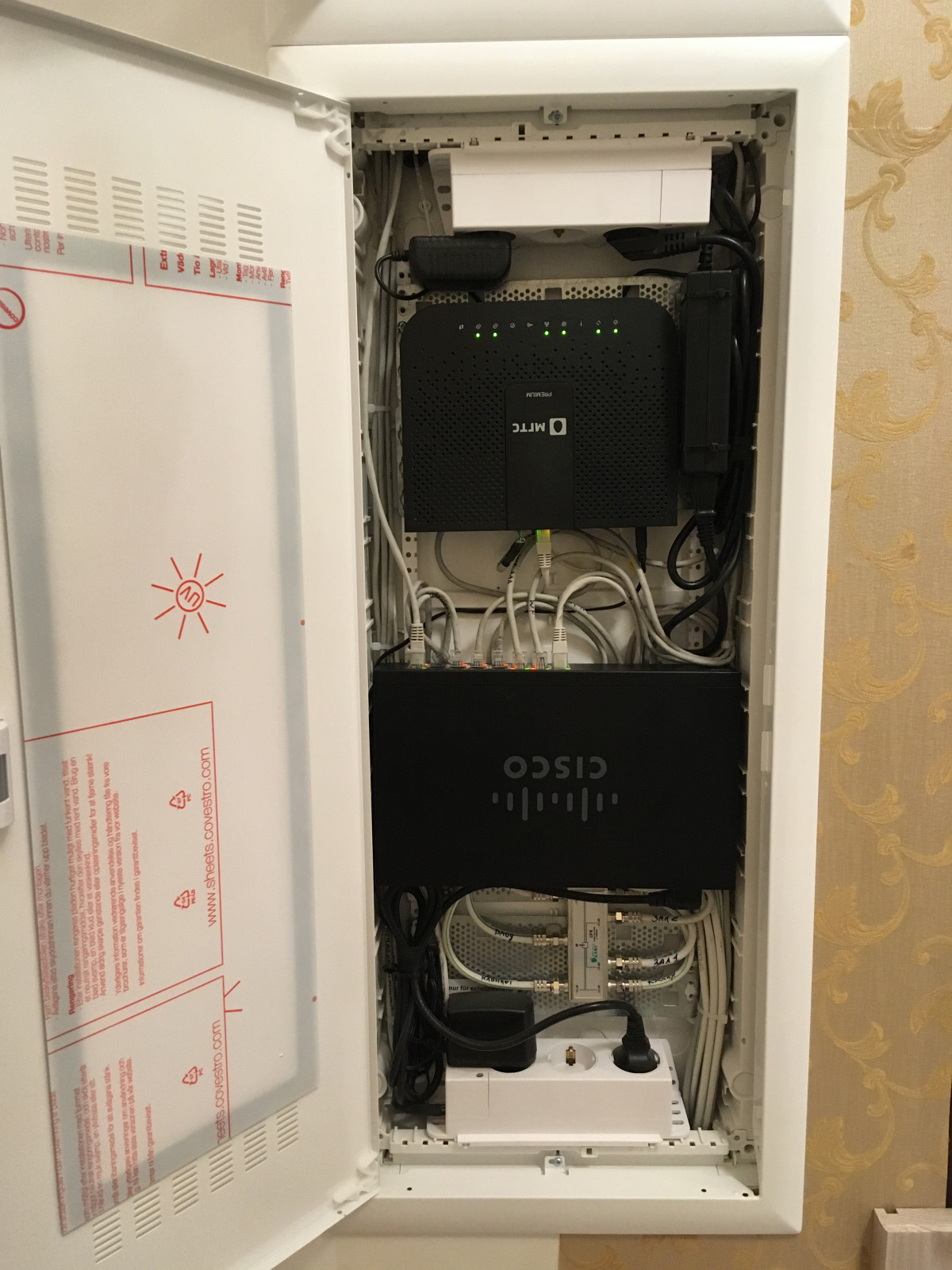 Слаботочный щит ABB с оборудованием