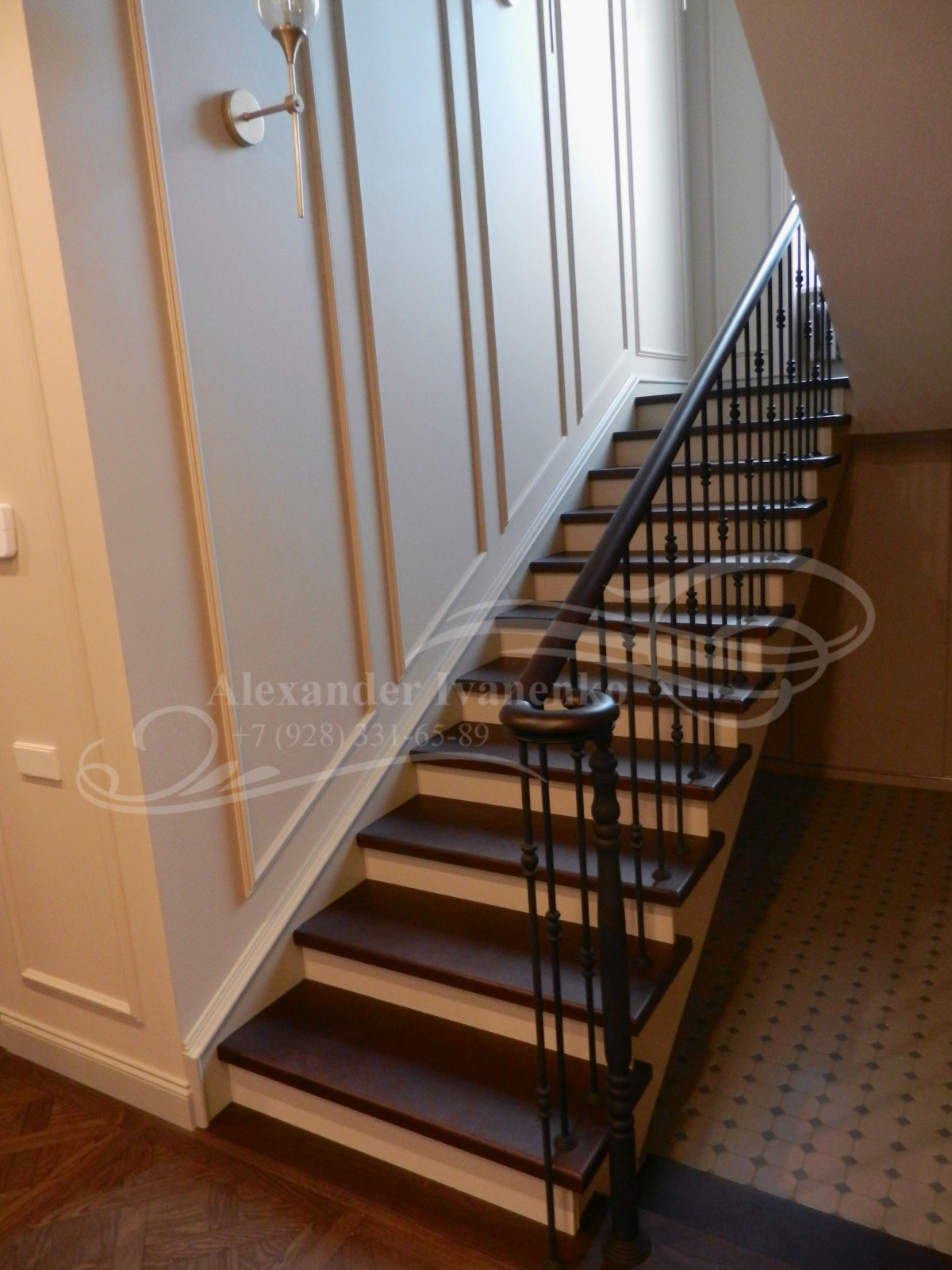 ЛЕСТНИЦА КЛАССИЧЕСКАЯ С ПЛОЩАДКОЙ