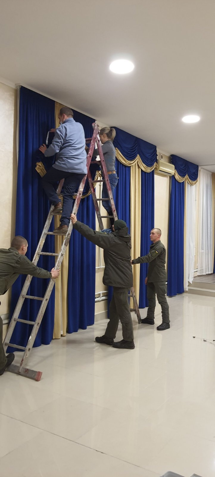 Шторы в актовый зал