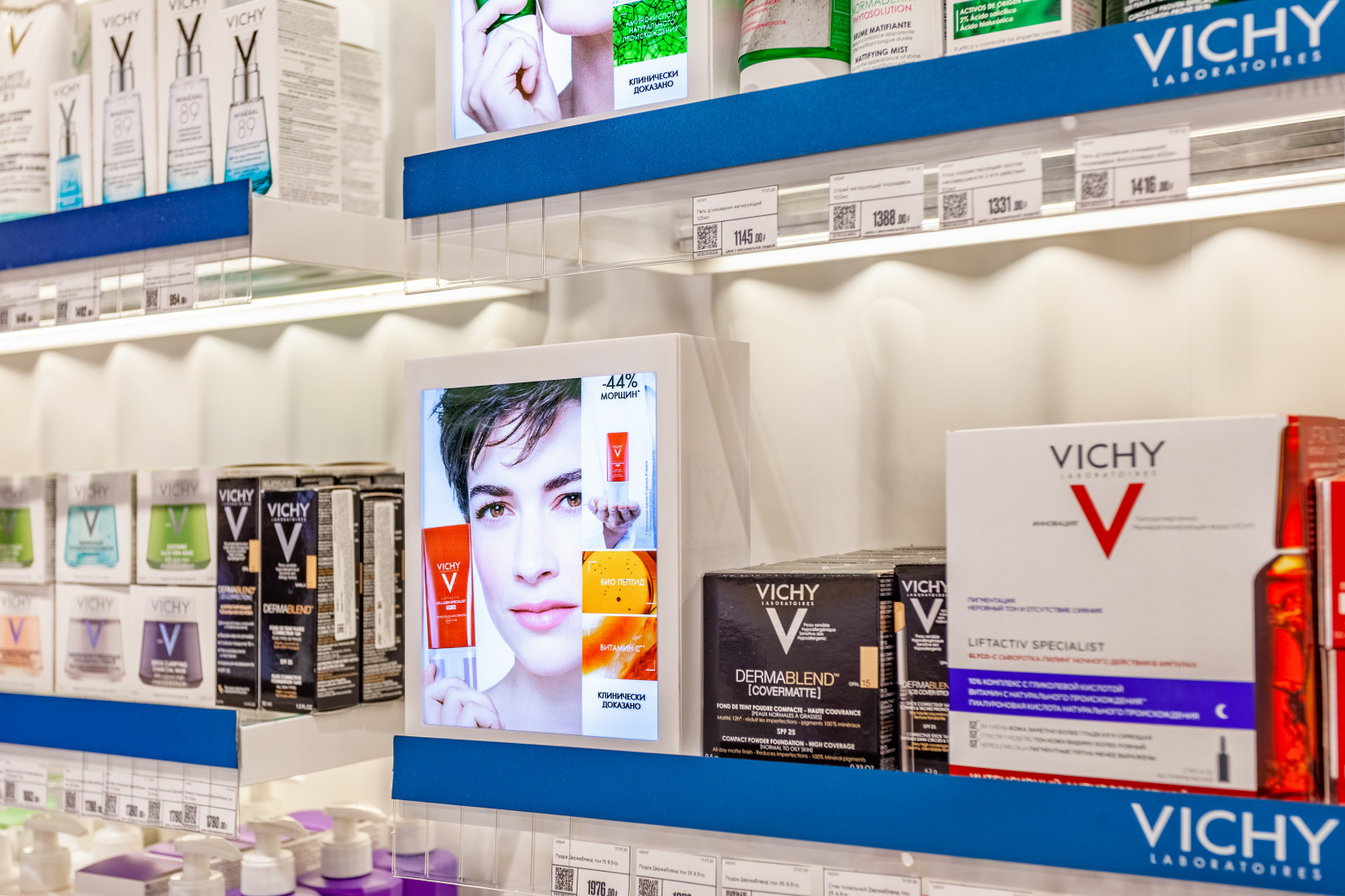 Отдел  L’Oréal  в магазине "Золотое яблоко"