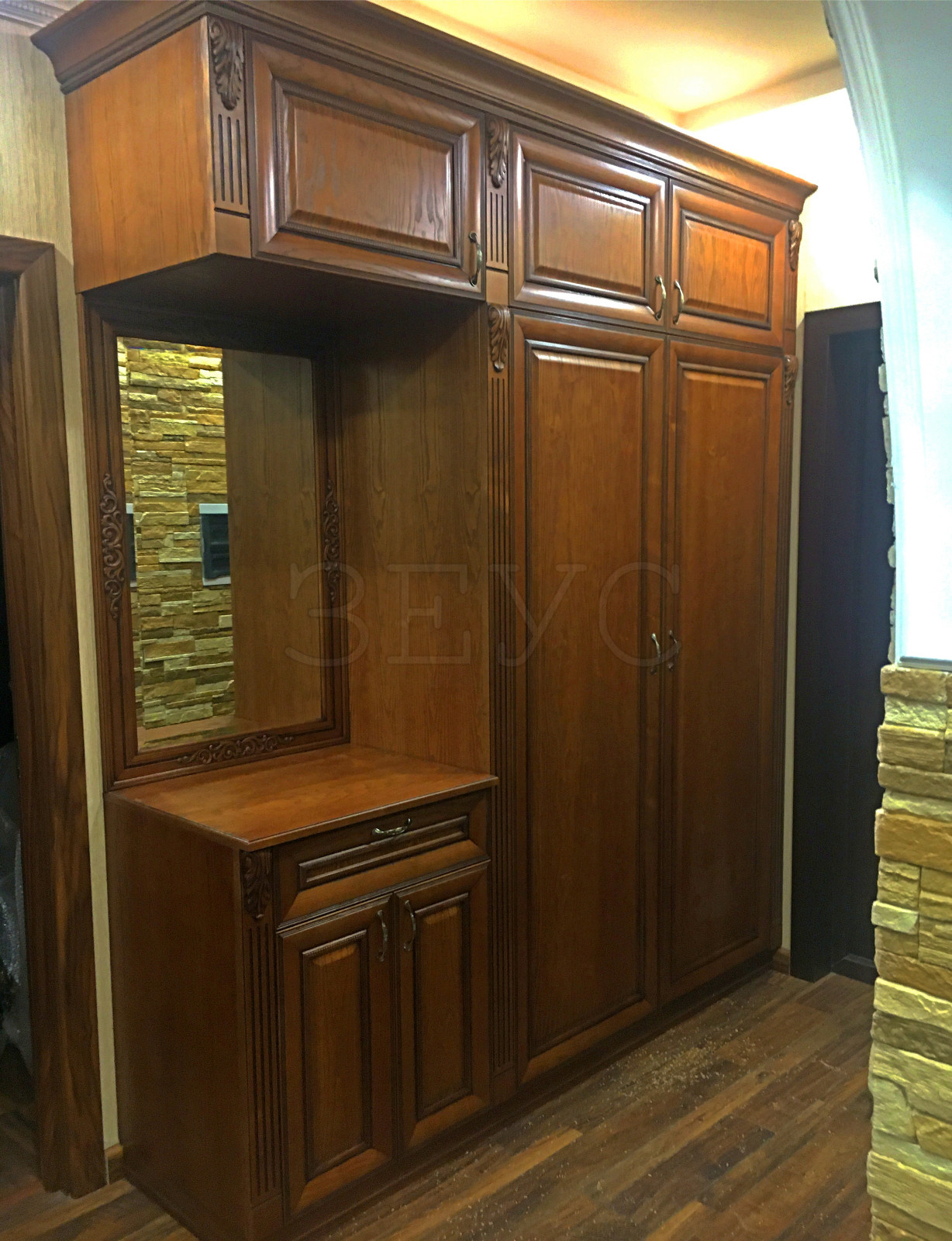 Обложка проекта: Прихожая из натурального дерева