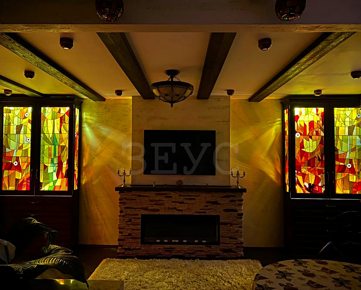 ТВ-зона в гостиную и необычный дизайн шкафов..