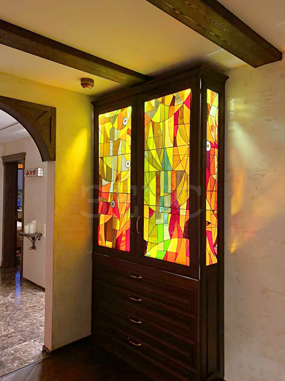 ТВ-зона в гостиную и необычный дизайн шкафов..