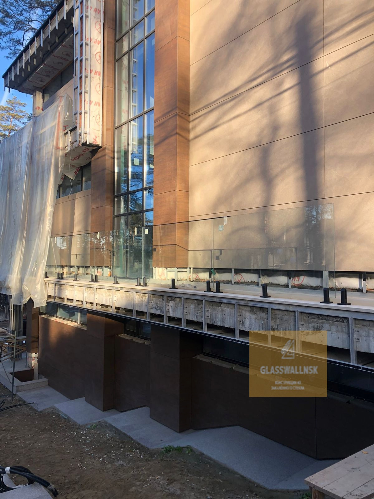 Стеклянное ограждение из закалённого триплекса