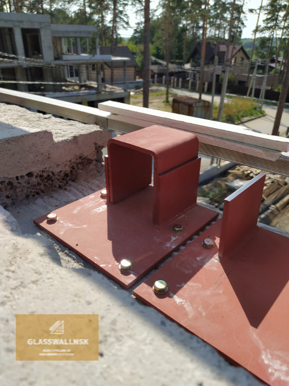 Стеклянное ограждение из закалённого триплекса