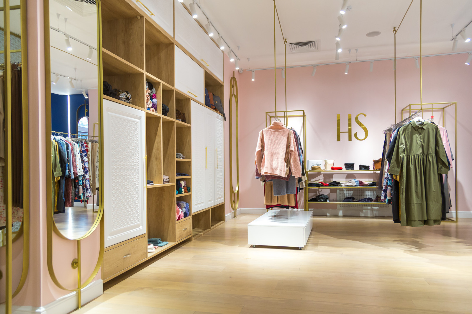 Обложка проекта: Магазин женской одежды HS Club