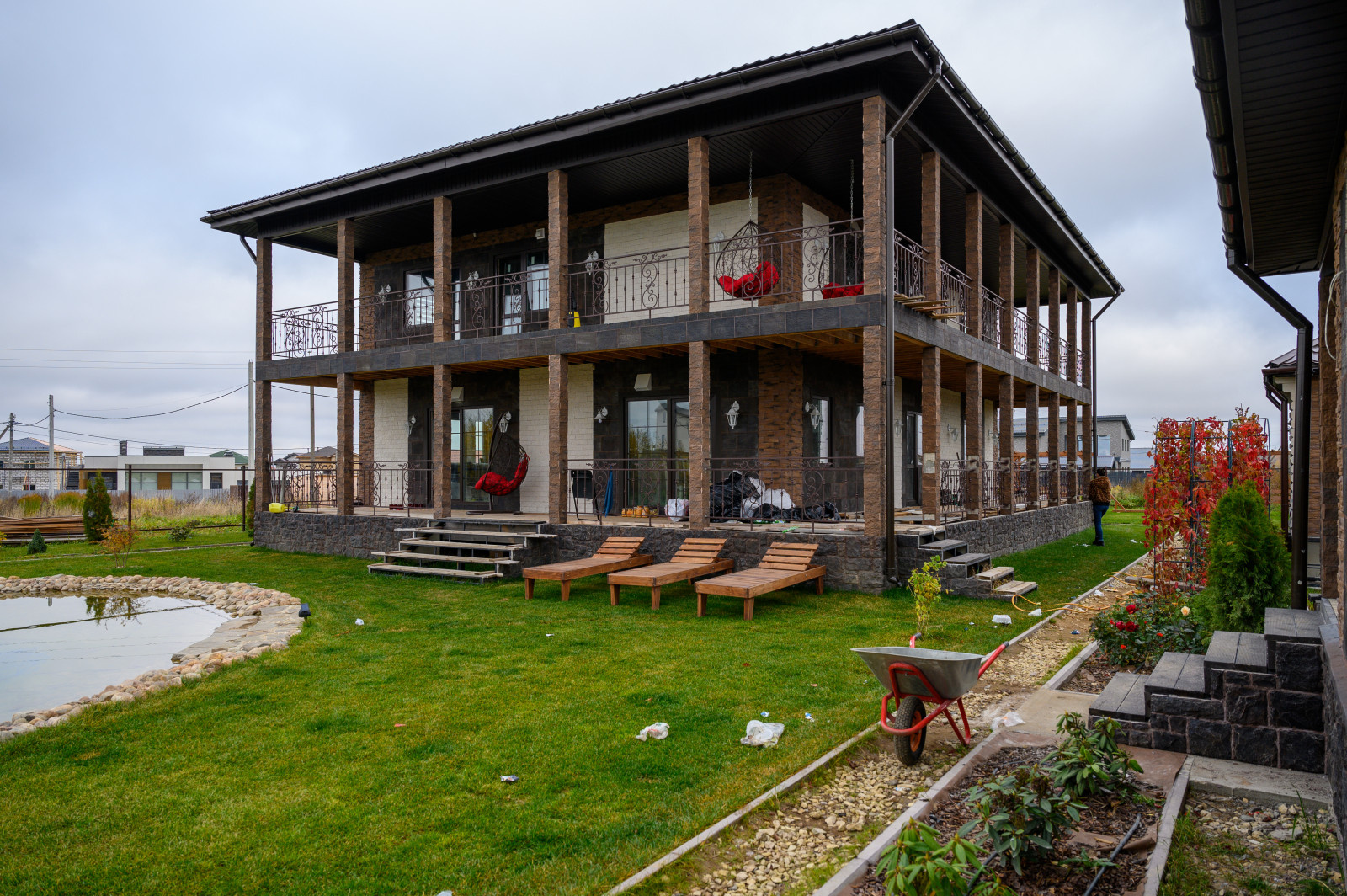 Ломоносовский район Санкт-Петербурга. Дом для семьи с шестью детьми.