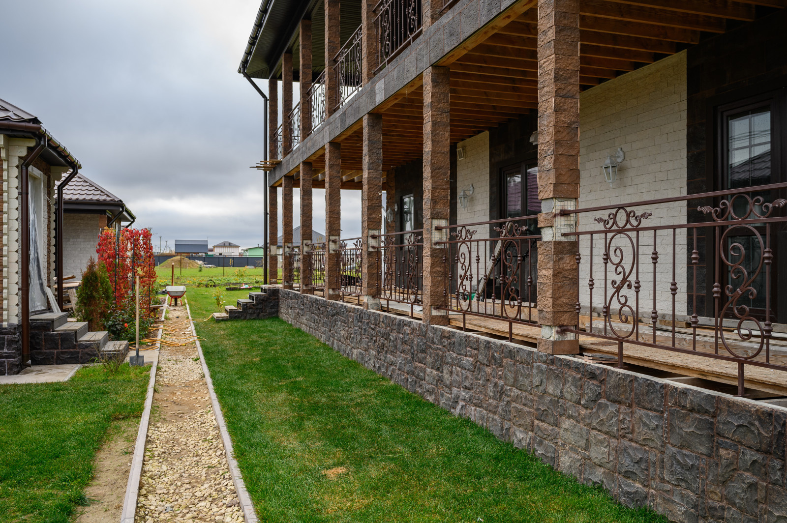 Ломоносовский район Санкт-Петербурга. Дом для семьи с шестью детьми.