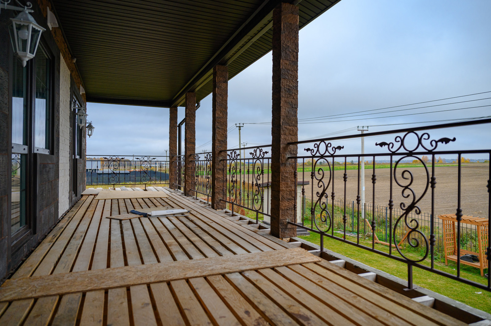 Ломоносовский район Санкт-Петербурга. Дом для семьи с шестью детьми.