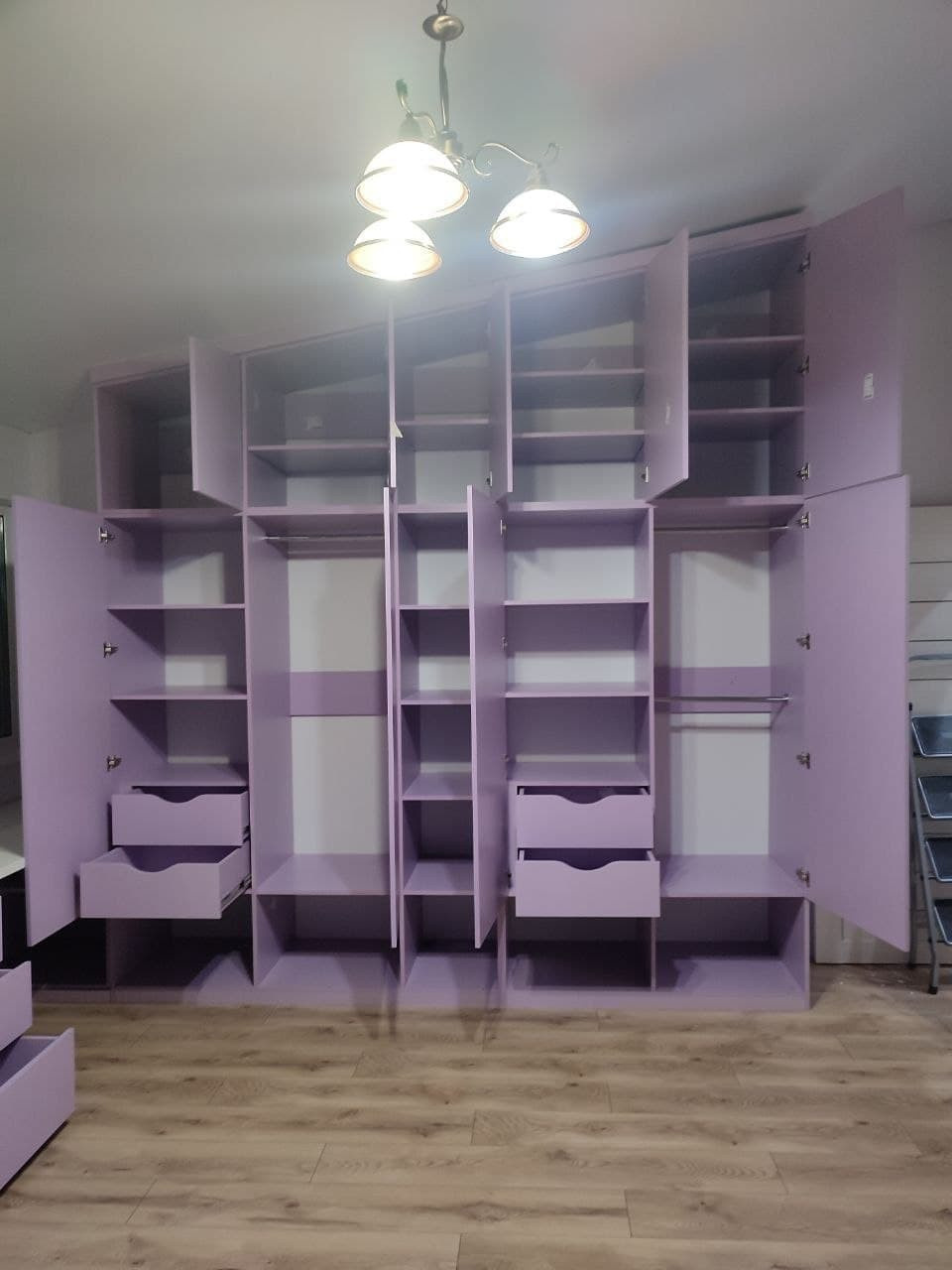 Мебель в мансардную комнату