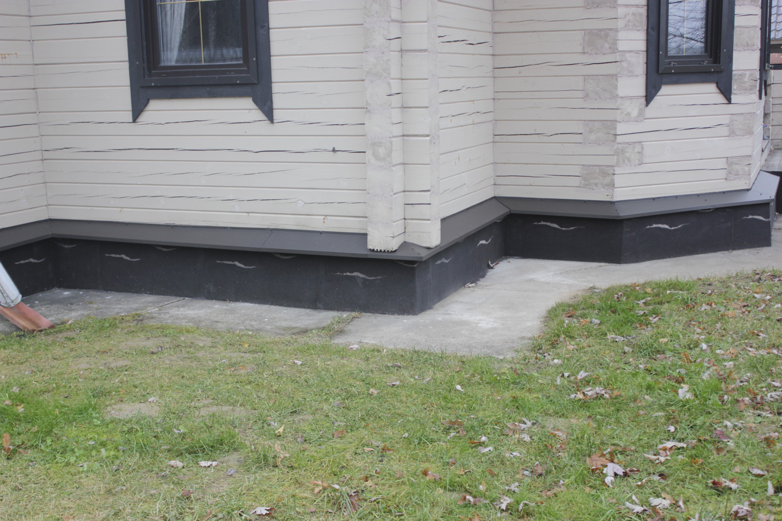 Утепление и отделка цоколя дома и бани в КП "Денисьево"