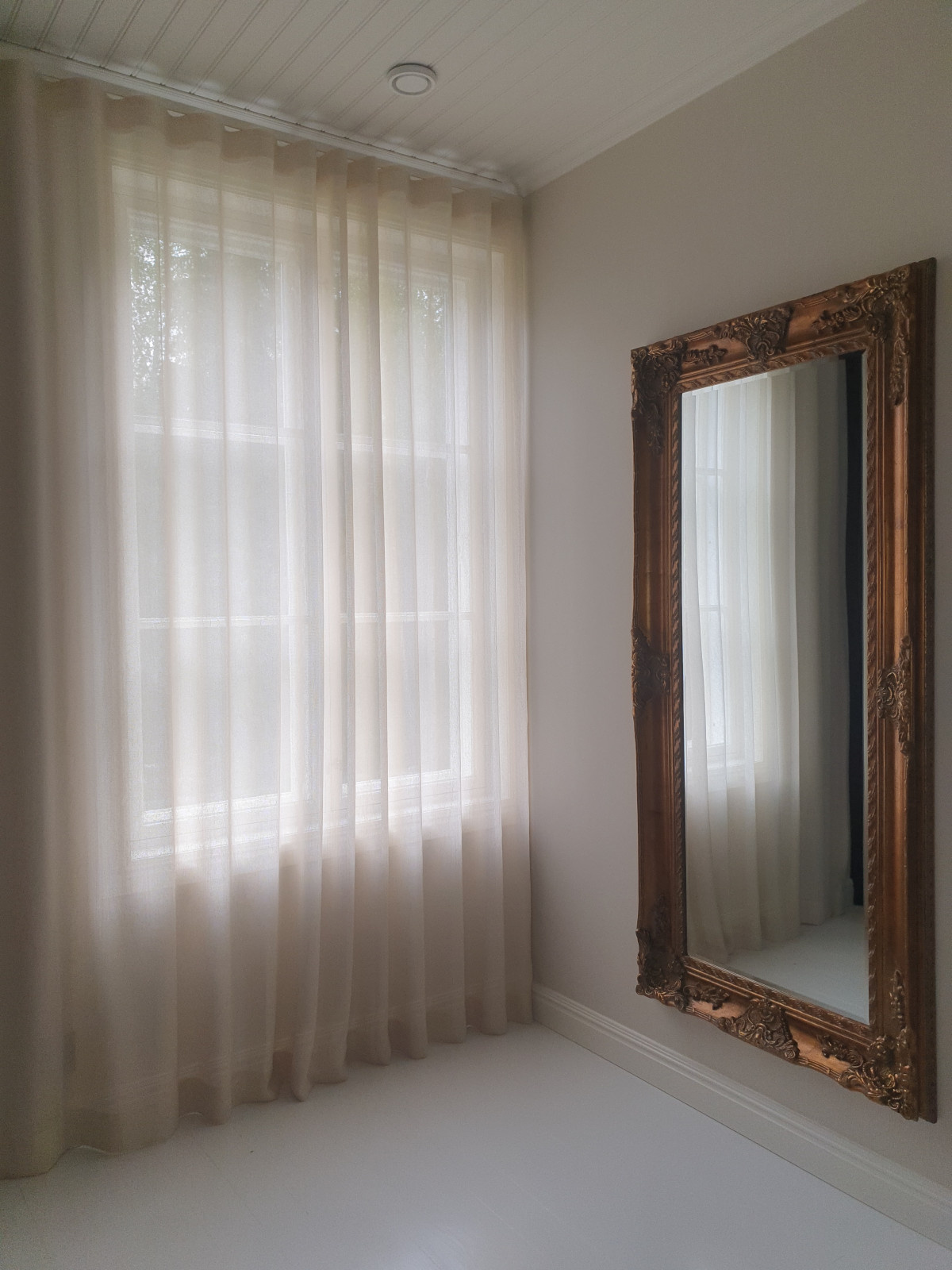 Гардеробная в доме у озера