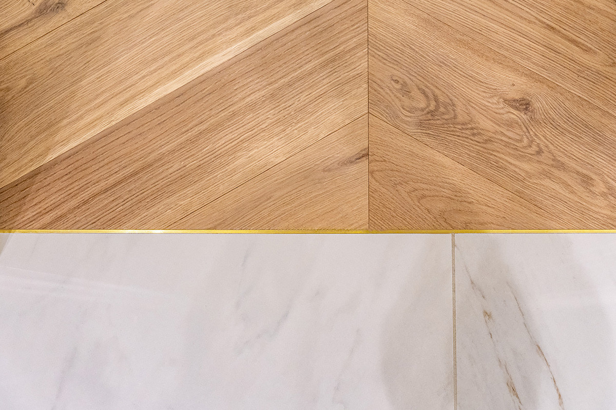 Камень, дерево, латунь. Частный дом в Софии