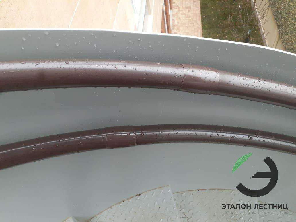 Уличная винтовая лестница