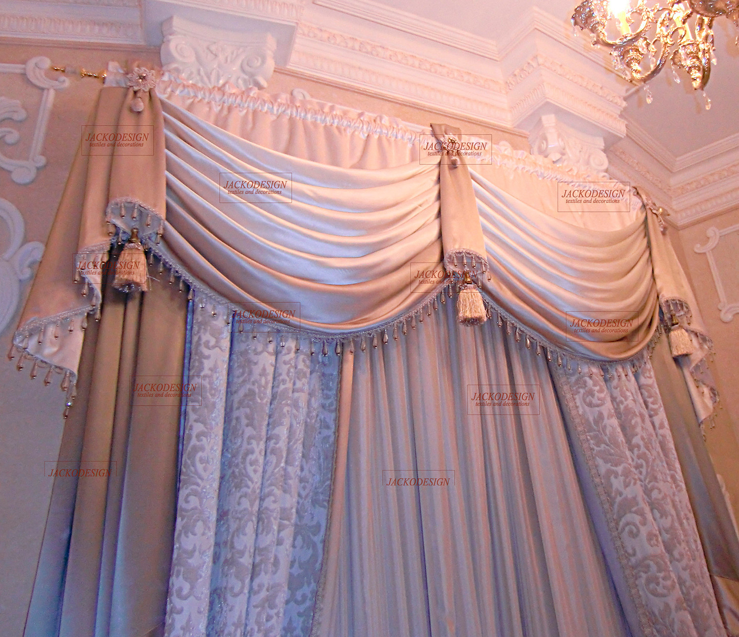 Шторы для парадной гостиной дома