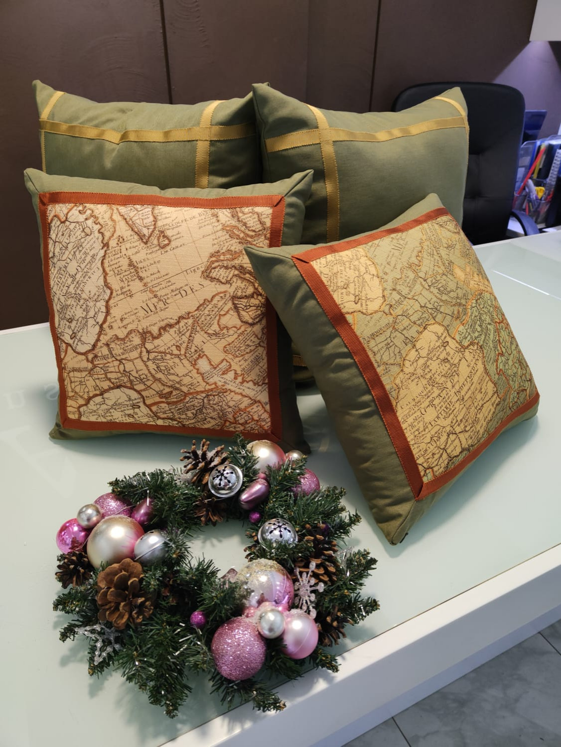 Наш салон штор "Axa inspiration".Авторские игрушки и подушки. Примеры работ.