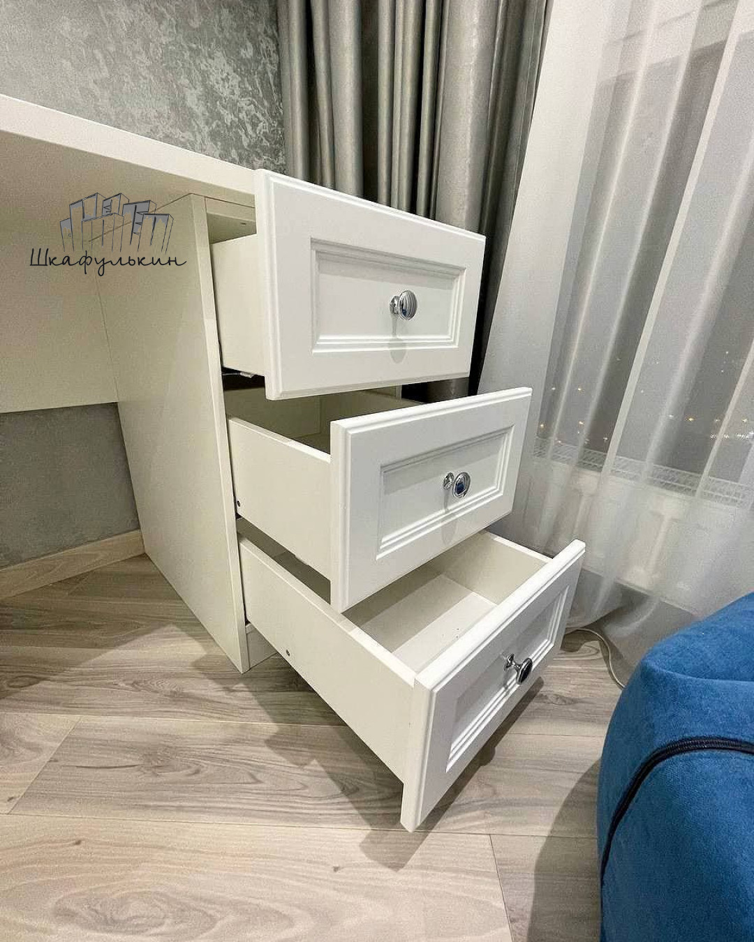 Меблировка спальни с рабочей зоной