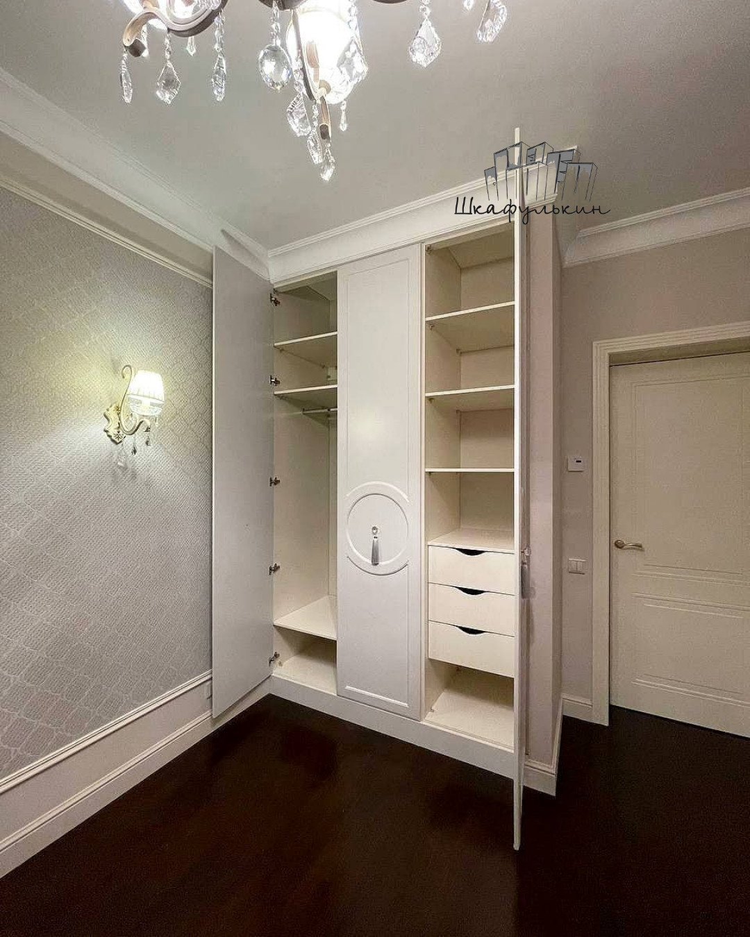 Встроенный шкаф в спальню с авторскими кисточками